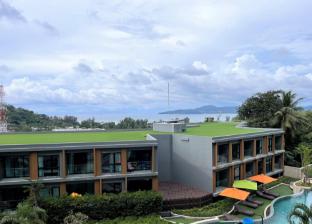 Panora sea view -modern facilities, walk to beach