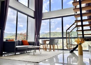 Panoramic mountain view penthouse Icon Park C42