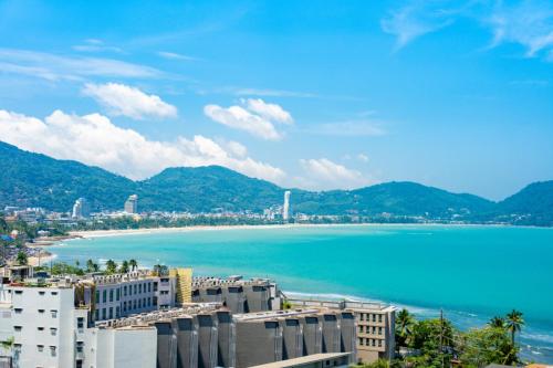 patong私人宽敞公寓步行2分钟到达海滩浴缸海景泳池