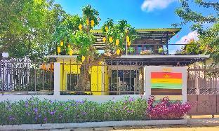 Peaceful and Colorful Bangalow in town along river