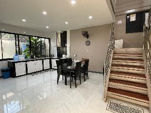 Peaceful house, 100m to MRT, perfect for groups