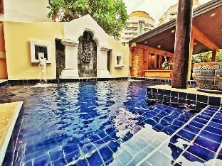 Peacock Party Pool Villa