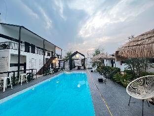 Penguin Villa Resort &amp; Bistro