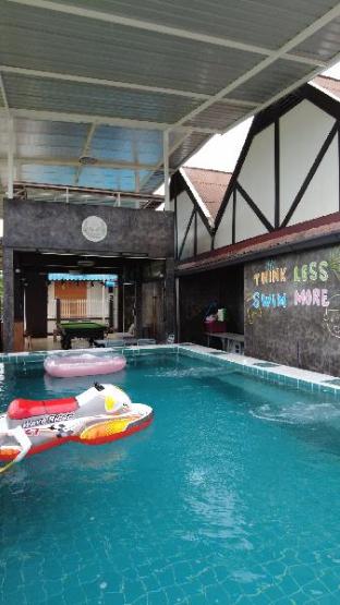 Phet Beach Pool Villa : Loft beach bar