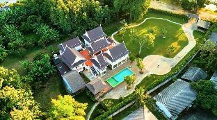 Phi Private Villa: Luxury Riverside and Pool