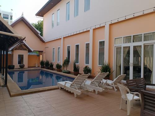 phratumnak,6,beach 600M,10BR Villa