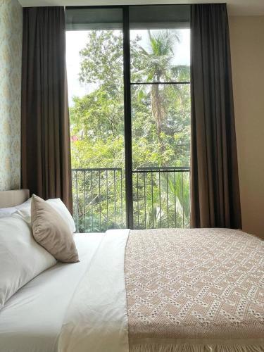 Phrom Phong Top 1BD pool,gym,park and mall BTS