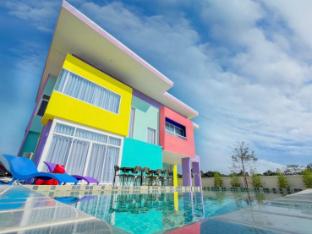 Colorful Villa with Fantastic Swimming Pool