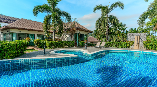Poly Villa Pool Naya