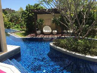 Pool Access Convenient for family.