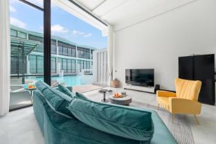 Pool Access LargeTownhouse