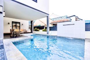Pool Villa 5BR Family Retreat KTV BBQ
