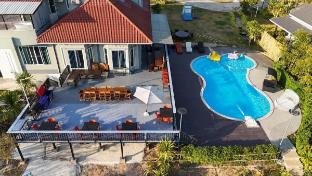 Poolvilla5 bedrooms, 6 bathrooms, 10 people