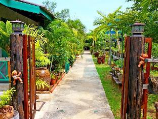 Pop Riverside Homestay