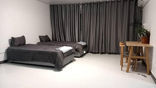 Popular Muang Thong Thani Condo, Building 9, Floor 8, Room 13