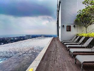 POSH infinity pool apartment