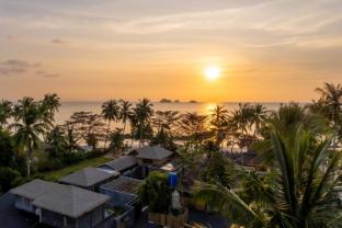 Private Beach Villa With Sunset Views-On The Sand