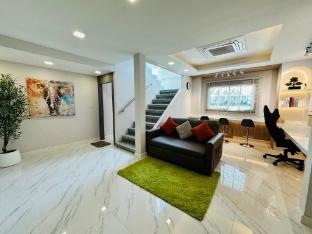 Private Home Ratchada 18 ( Huai Khwang Road)