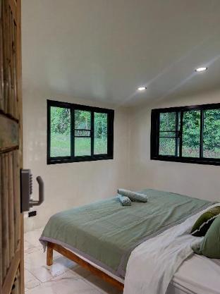Private Island Villa: 10 Minute Walk to Beach
