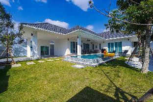 Private Modern 3 Bedroom Pool Villa! (AV1)