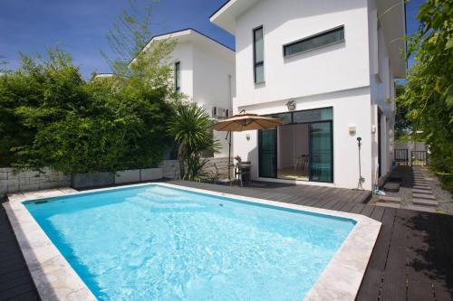 Private Pool 3BR Villa BB Town in Japanese Loft Aesthetic