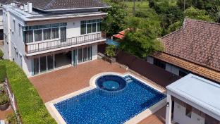 Private Pool Villa Chalong