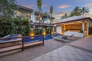Private Royal Estate 24/7 security 2 pools V171