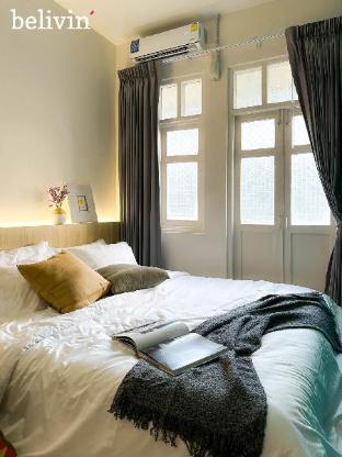 Private space, MRT Chinatown (9933)