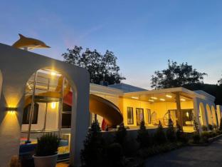 Private villa in the midst of Teak Forest