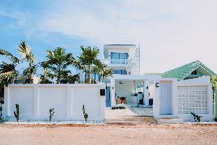 PromptPoolVilla