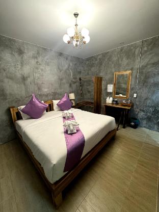 Purple Room, Center Thong Sala