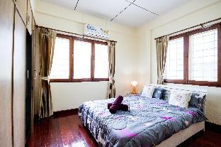 Quiet and Cozy Home Central to Everything