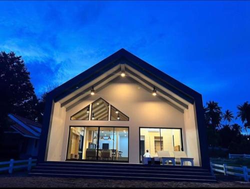 Rainy House By Serenity Sea House