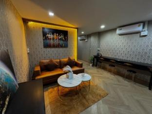Ratchada family home