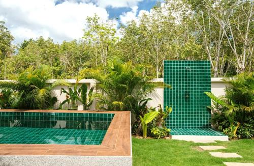 Raymonds Tropical Farmhouse