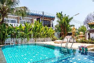 Red Velvet Villa 3BR Sleeps 6 w/Pool & Garden