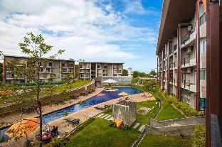 Replay Pool View Apartment
