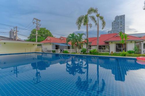 Resort 6-3BR Huge Pool, BBQ, 300m-Beach, 8 mins to Walking Street