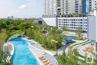 Resort style condo, high floor studio, pool view