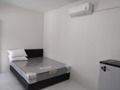room 6 still available for MotoGP