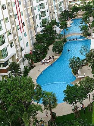 Room near skytrain and subway @Satorn