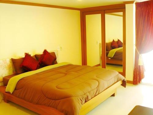 Rouge Service Apartments, Soi Buakhao
