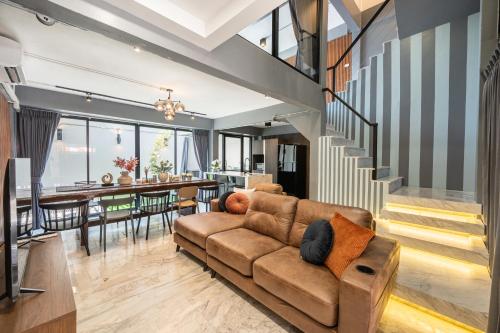 S21 Mellow Phromphong