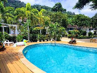 Sandy Bloom Villa 10BR Sleeps 20w/Pool &Breakfast