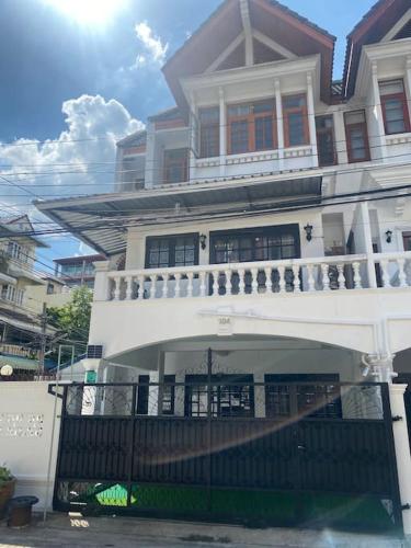 Sathon輕軌附近市中心5房獨棟全明屋各大景點附近