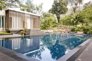 Scenic Studio Getaway in Kamala's Serene Hillside
