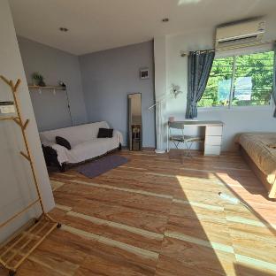 Sea view studio very close to the beach