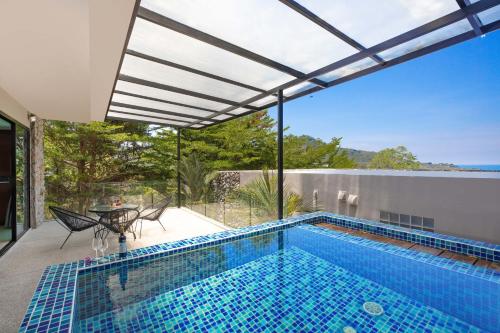 Sea View &amp; Tropical Bliss - 2BR Villa Natural Touch A4 at Kamala Hill