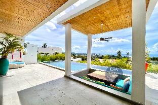 Sea view villa with pool, close to town