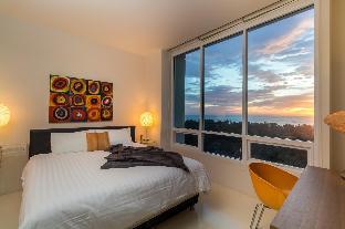 Seaview penthouse in Karon, walk to beach &amp; shops!